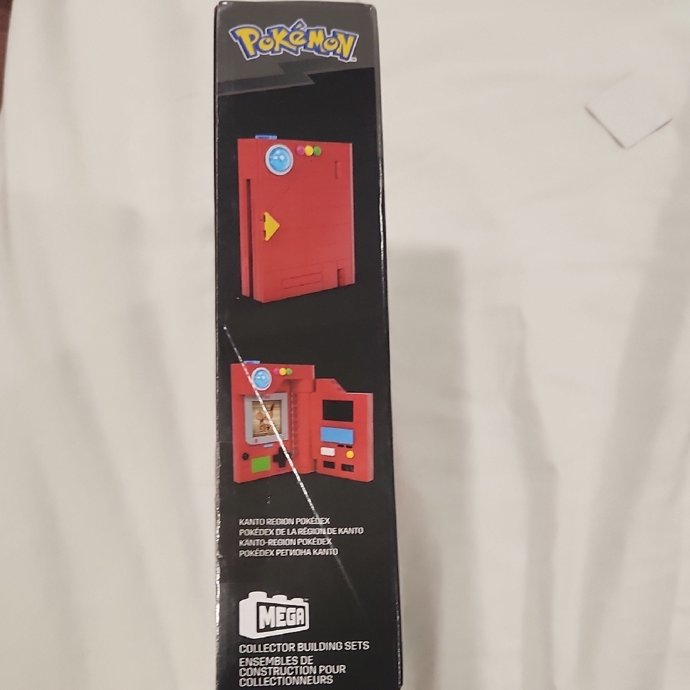 Mega Pokémon Kanto Region Pokédex Building Set - Red - Picture 4 of 5